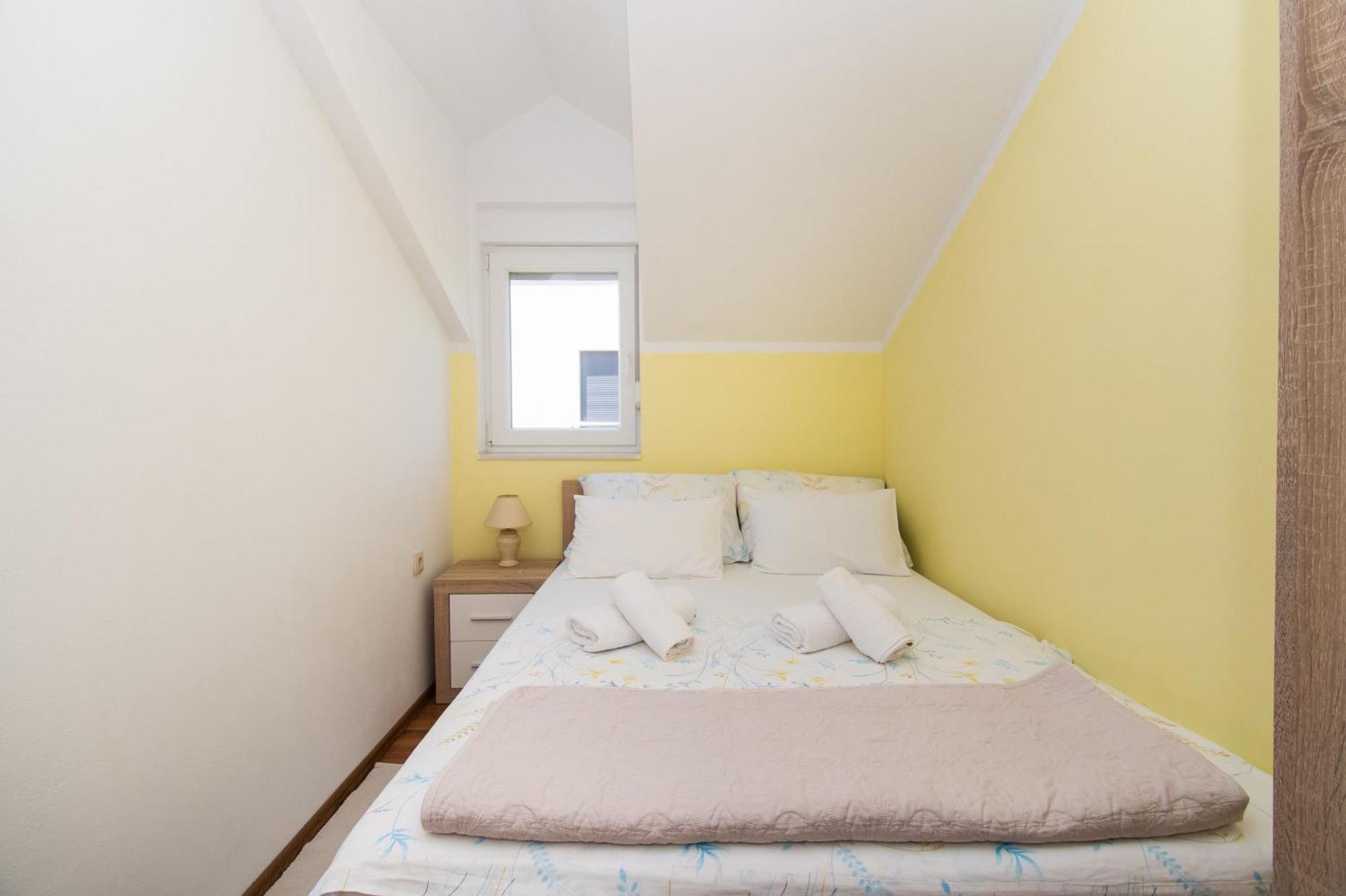 Apartment Ninic ซรีมา ภายนอก รูปภาพ