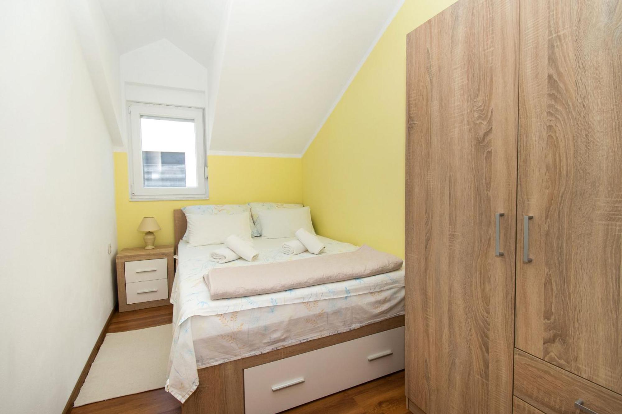 Apartment Ninic ซรีมา ภายนอก รูปภาพ