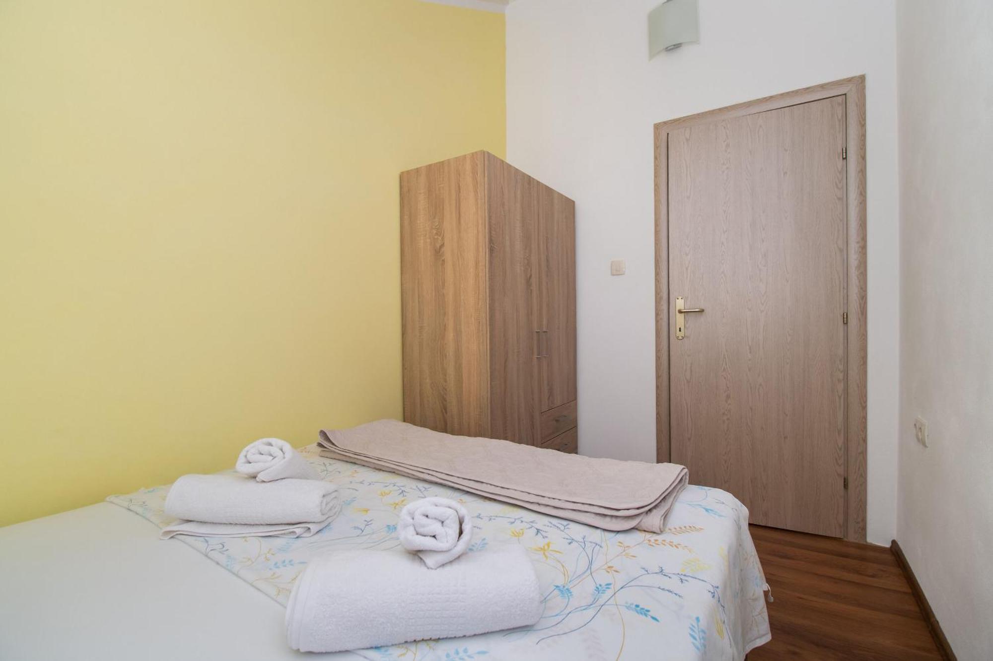 Apartment Ninic ซรีมา ภายนอก รูปภาพ